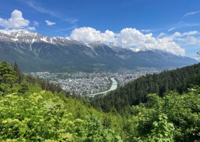 Panoramablick auf Innsbruck von Mentlberg