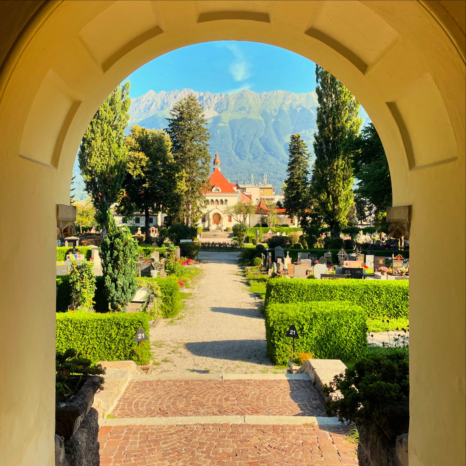 Pradler Friedhof mit Nordkette