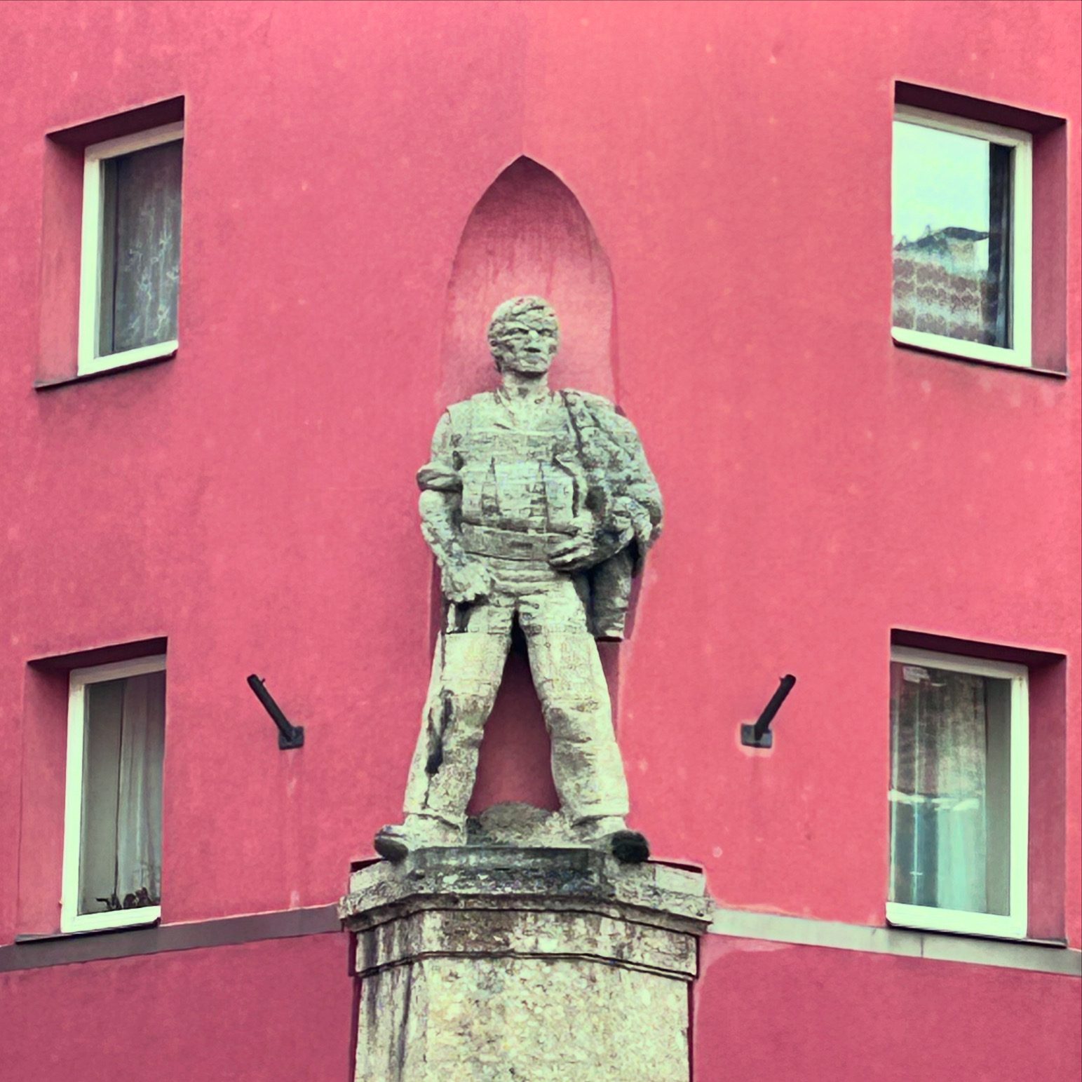 Steinfigur Meraner Speckbacherstraße