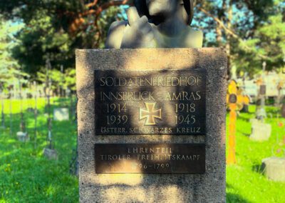 Statue Soldatenfriedhof Amras